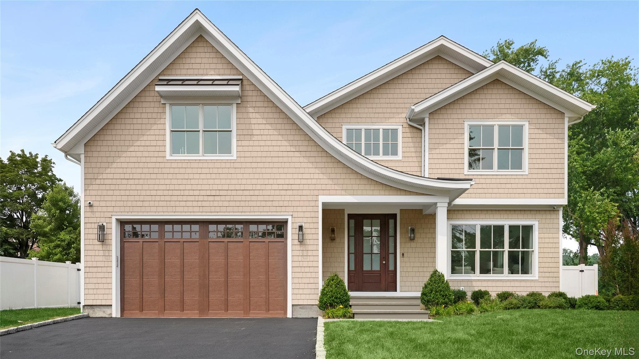 738 Motts Cove Road, Glen Head