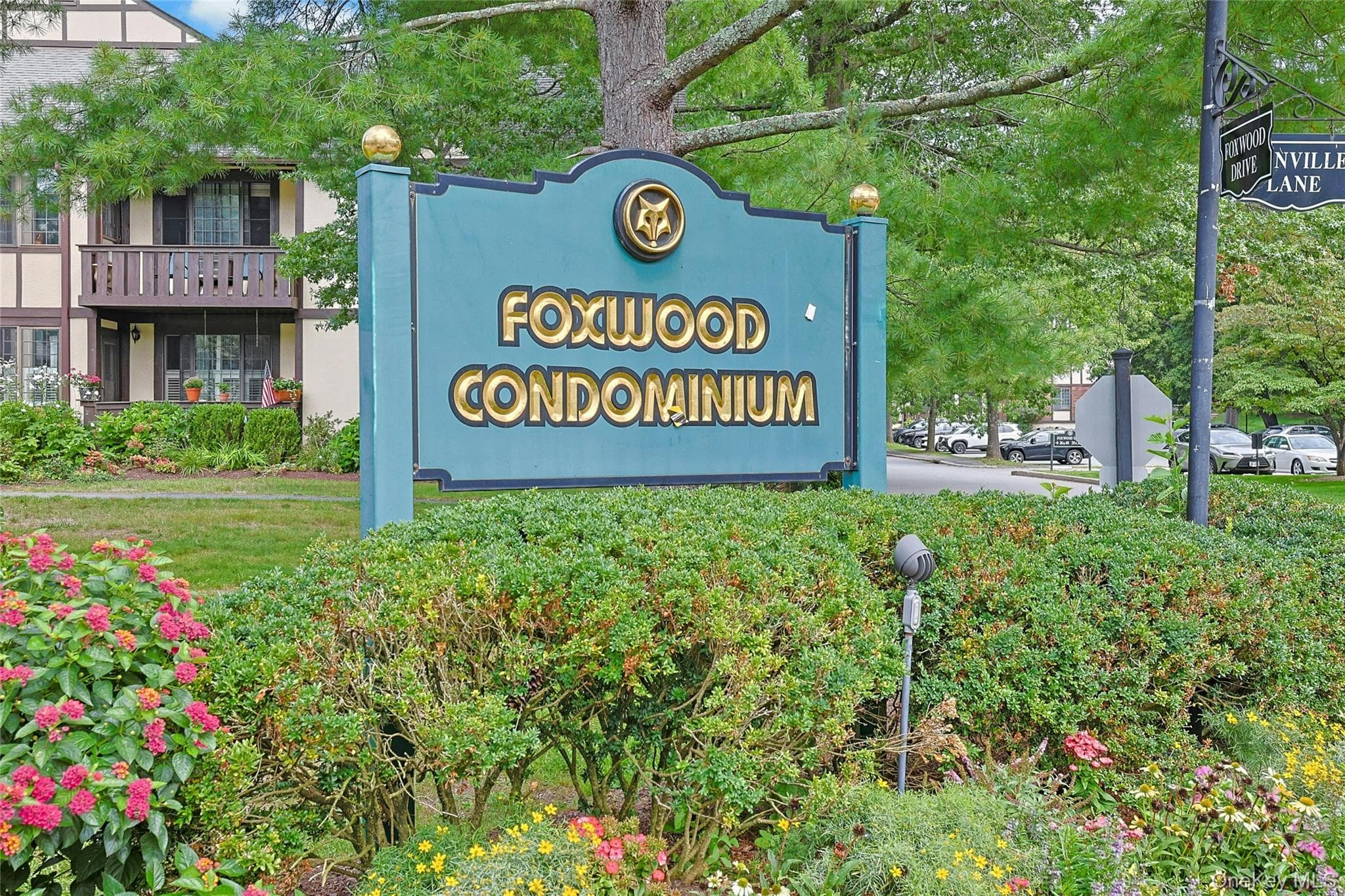 16 Foxwood Drive Unit: 8, Pleasantville