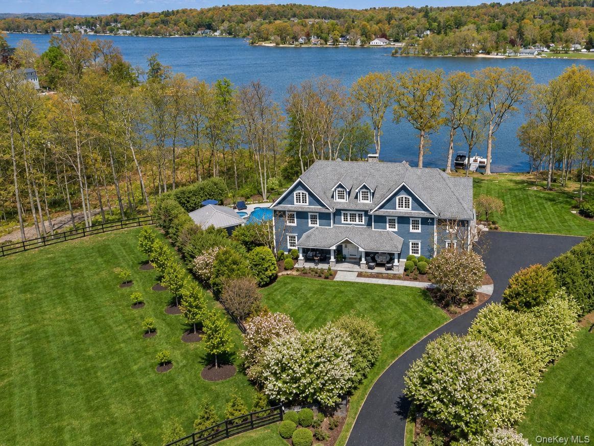 6 Brookside Lane, North Salem