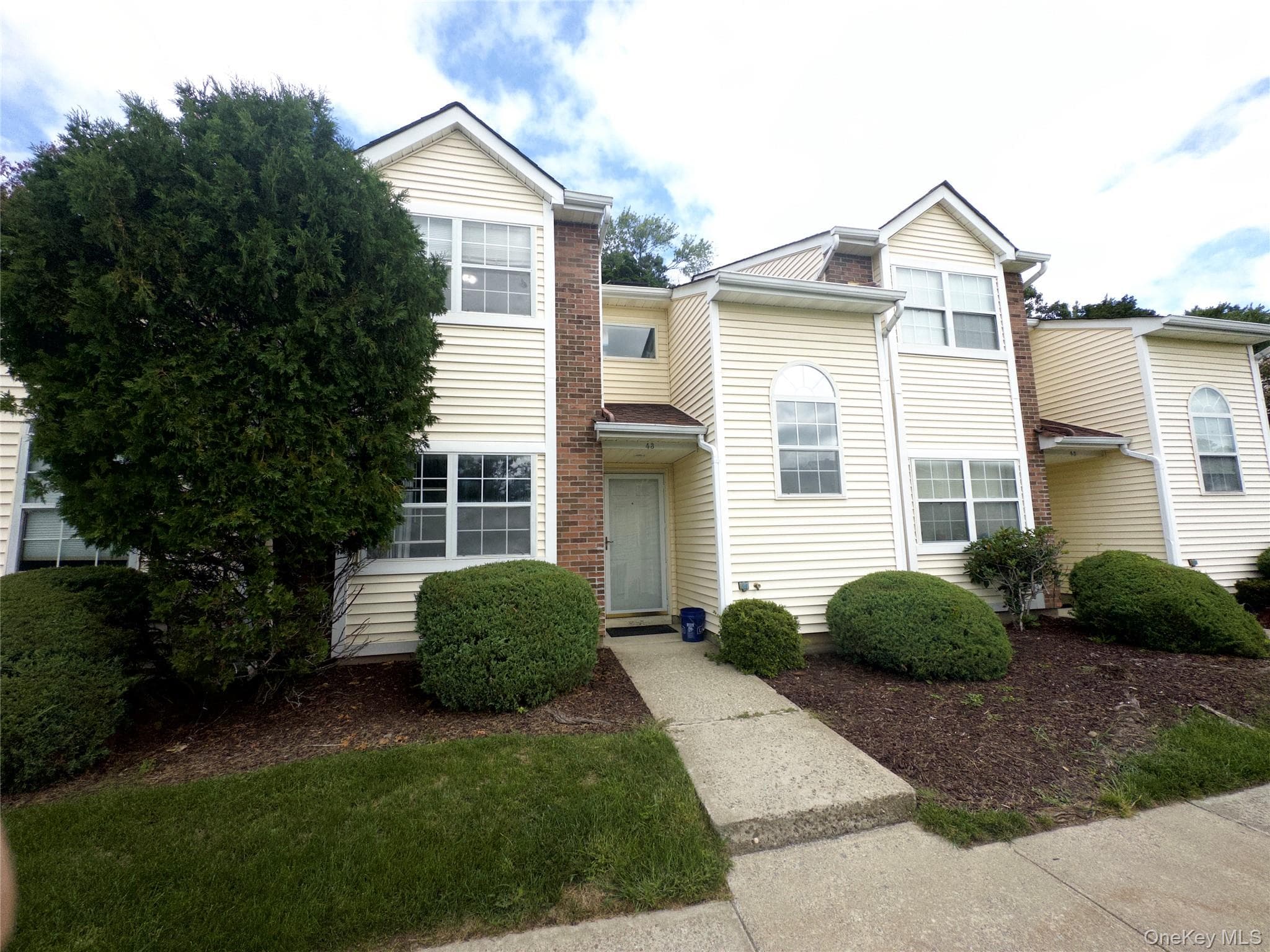 43 Brick Pond Road, Middletown