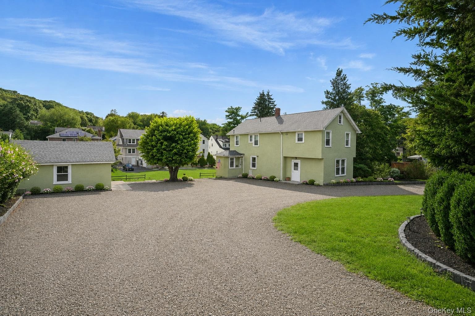 86 E Sunnyside Lane, Irvington
