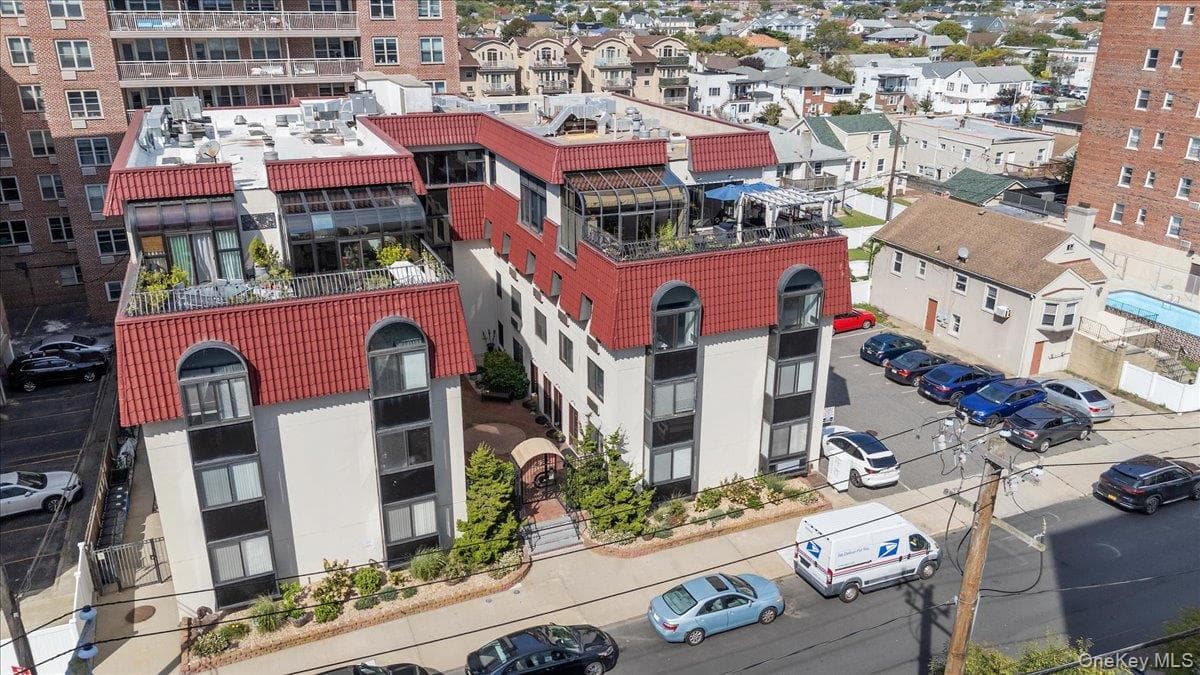 425 Shore Road Unit: 2D, Long Beach