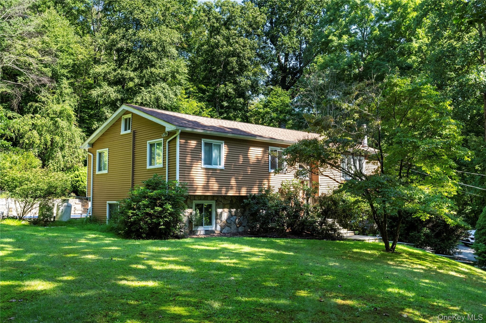 137 W Shore Drive, Putnam Valley