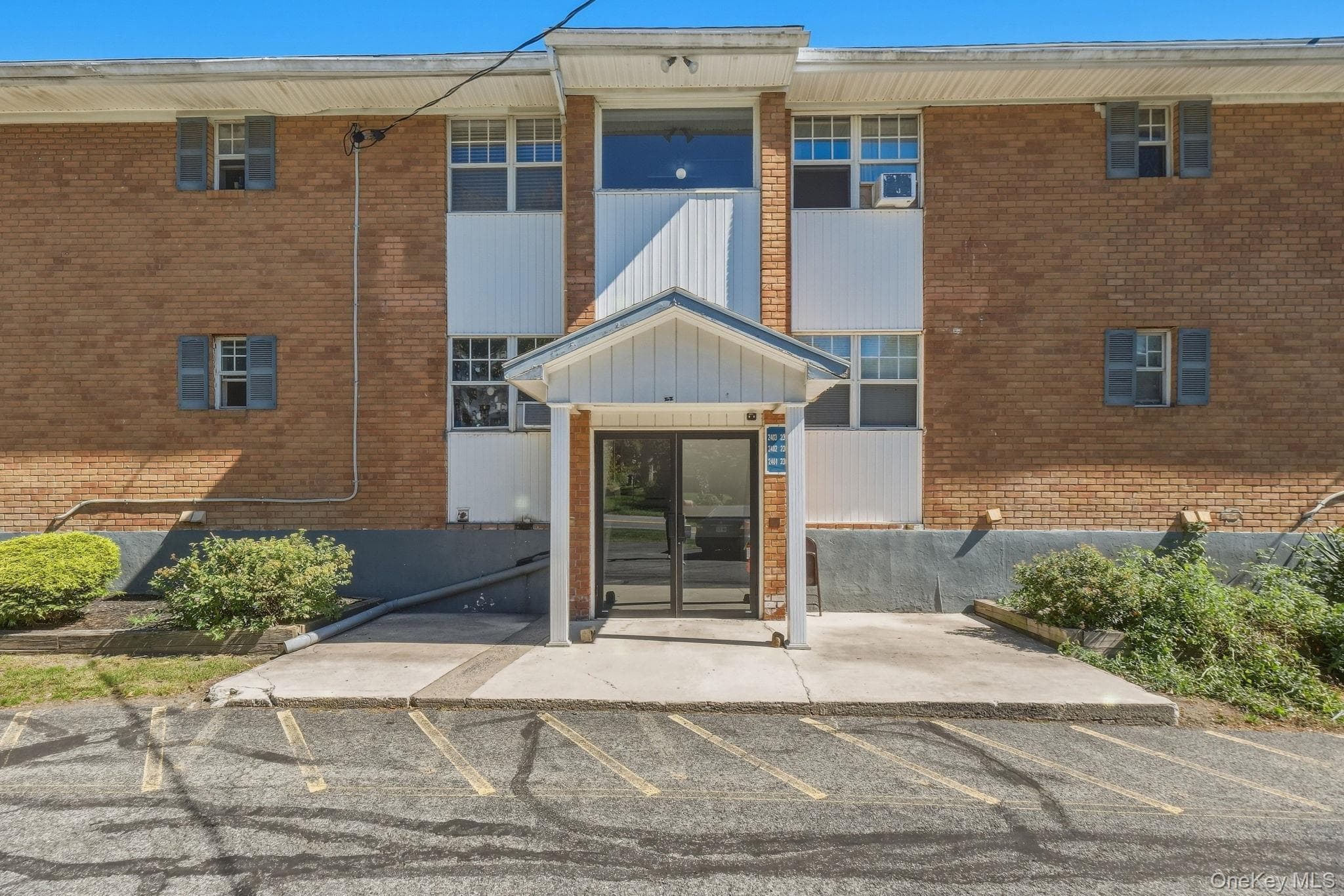 2301 Barclay Manor Unit: 23A, Newburgh