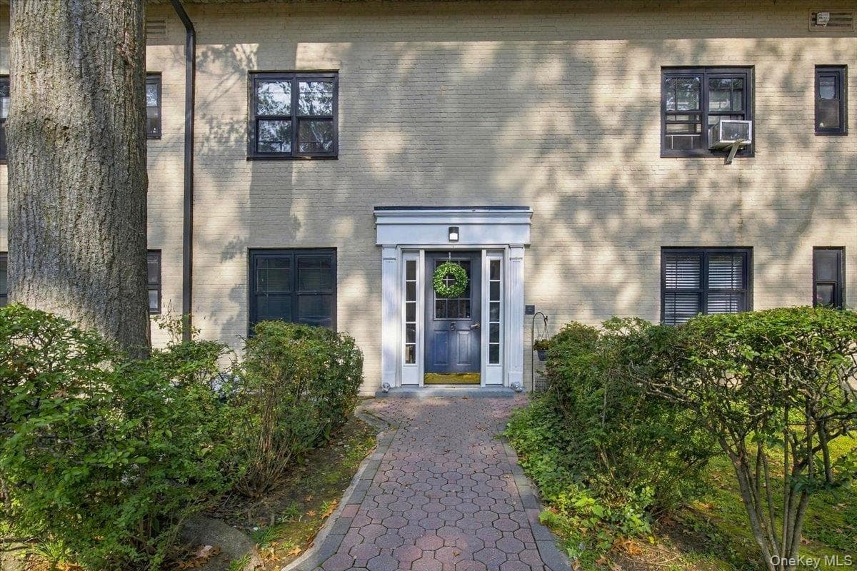 3 Whitehall Road Unit: 21, Eastchester