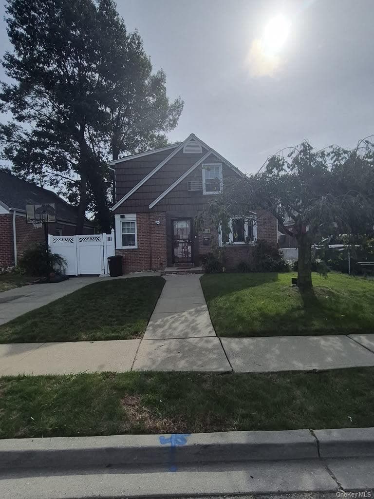 204 Wellington Road, Hempstead