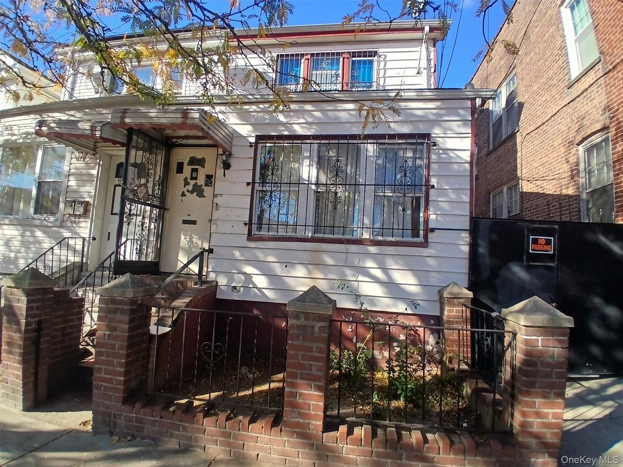 95 13 42 Avenue, Elmhurst