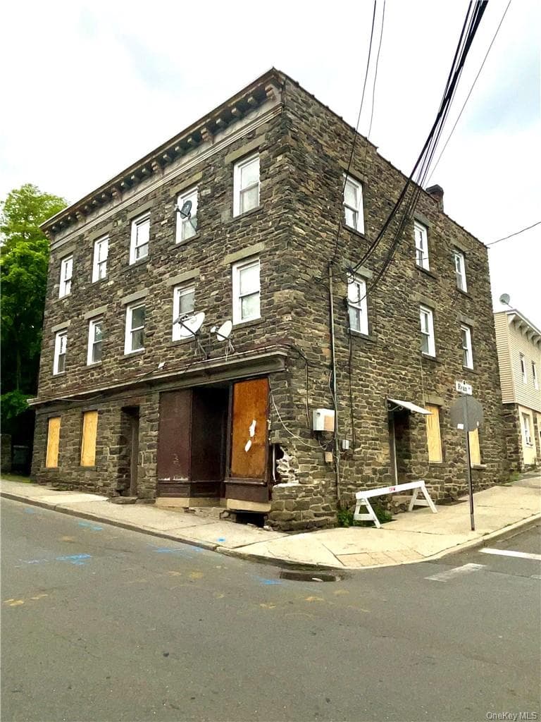 27 Fox Island Road, Port Chester
