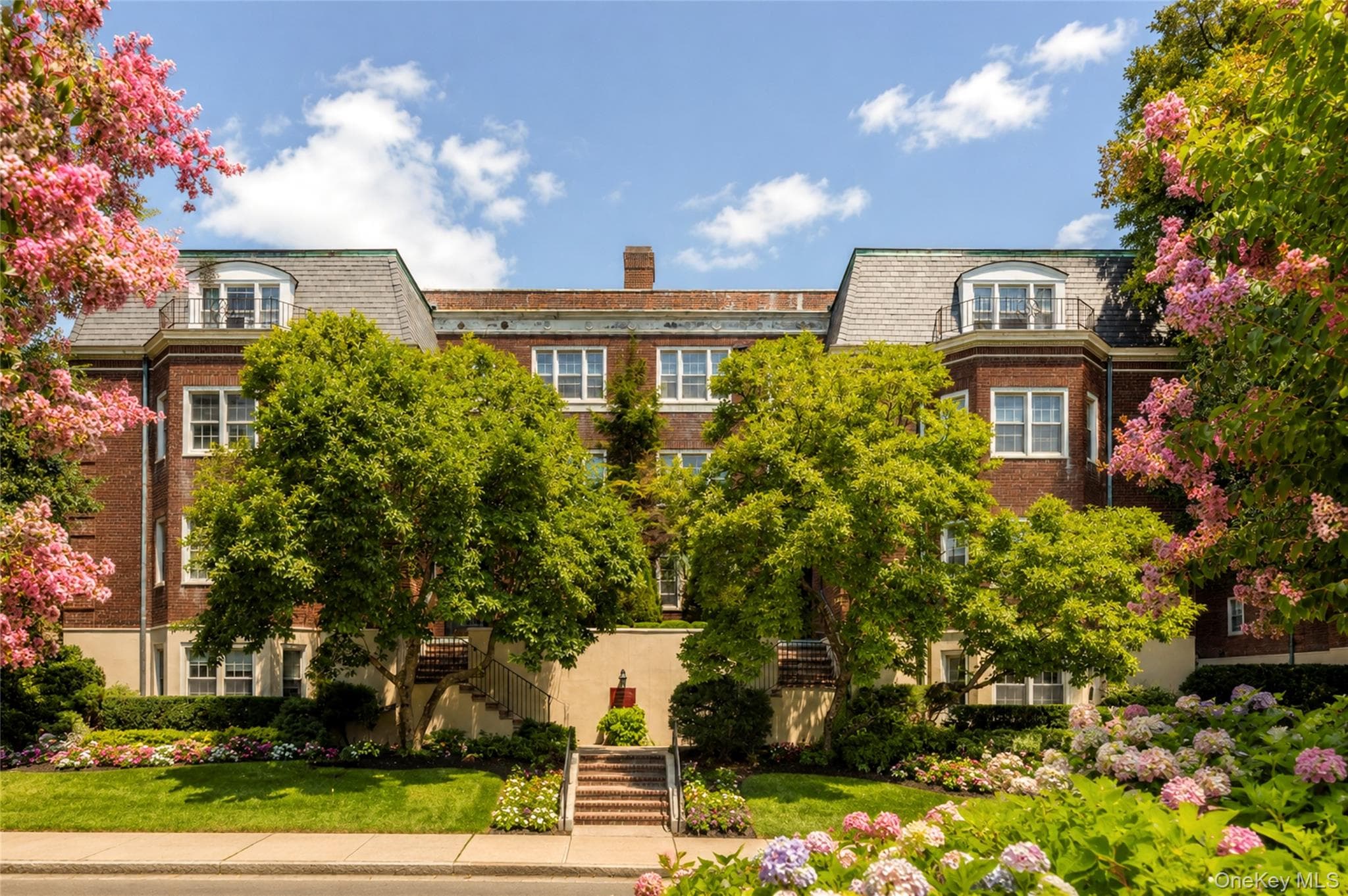 2 Chateaux Circle Unit: 2E, Scarsdale