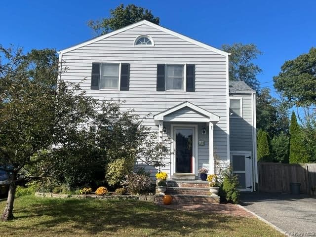 27 Rose Street, Islip
