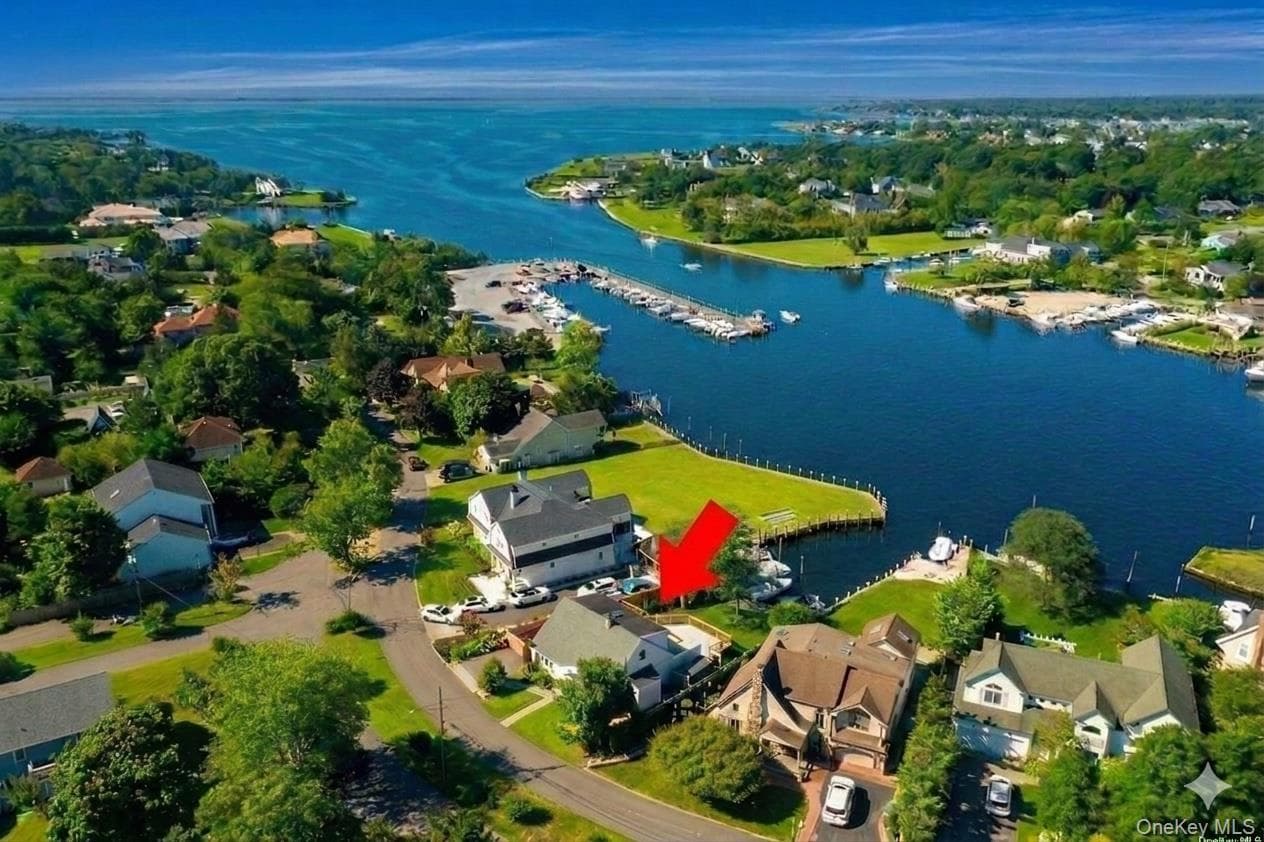 12 Bayview Avenue, Islip
