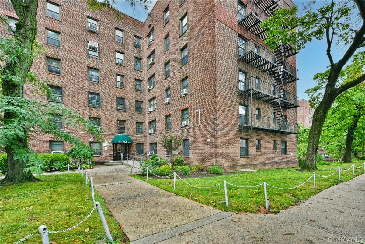 52-54 65th Place Pl Unit: 1P, Maspeth