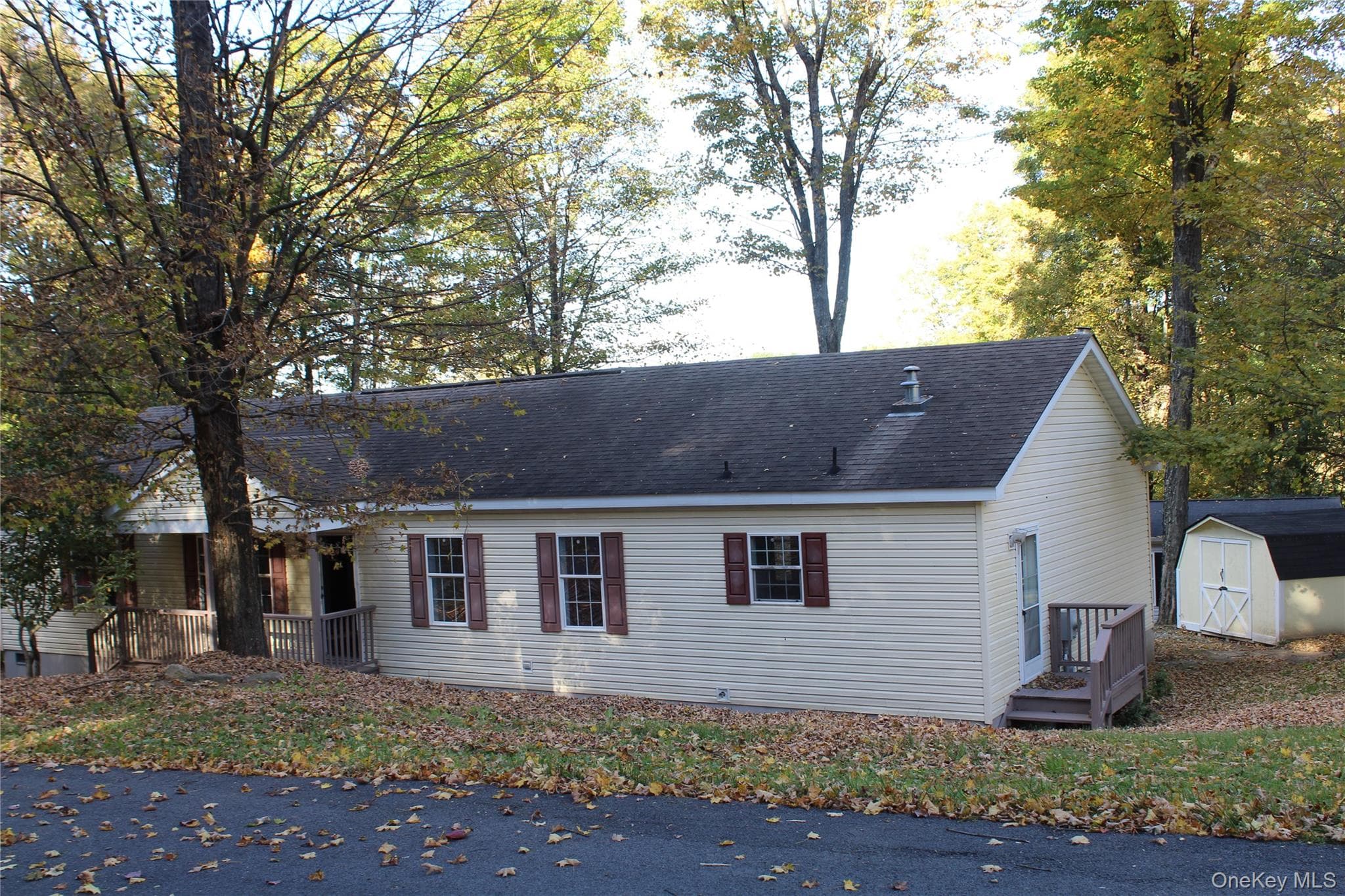 15 Curving Hill RD, Unionville