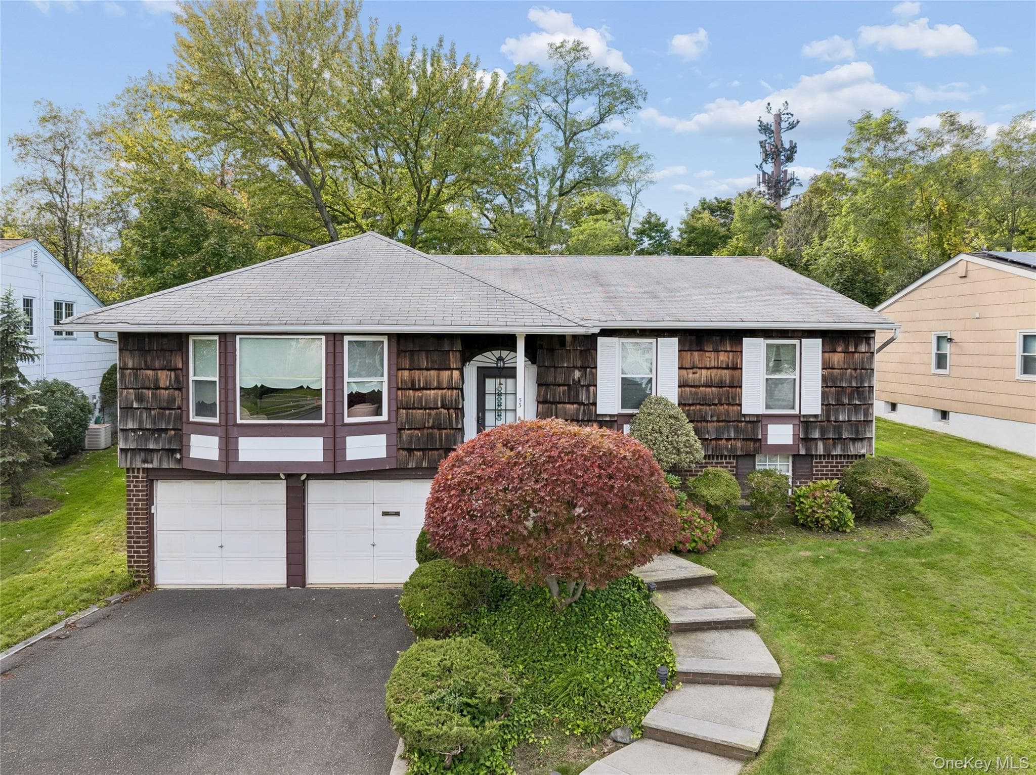 53 Carriage Road, Roslyn