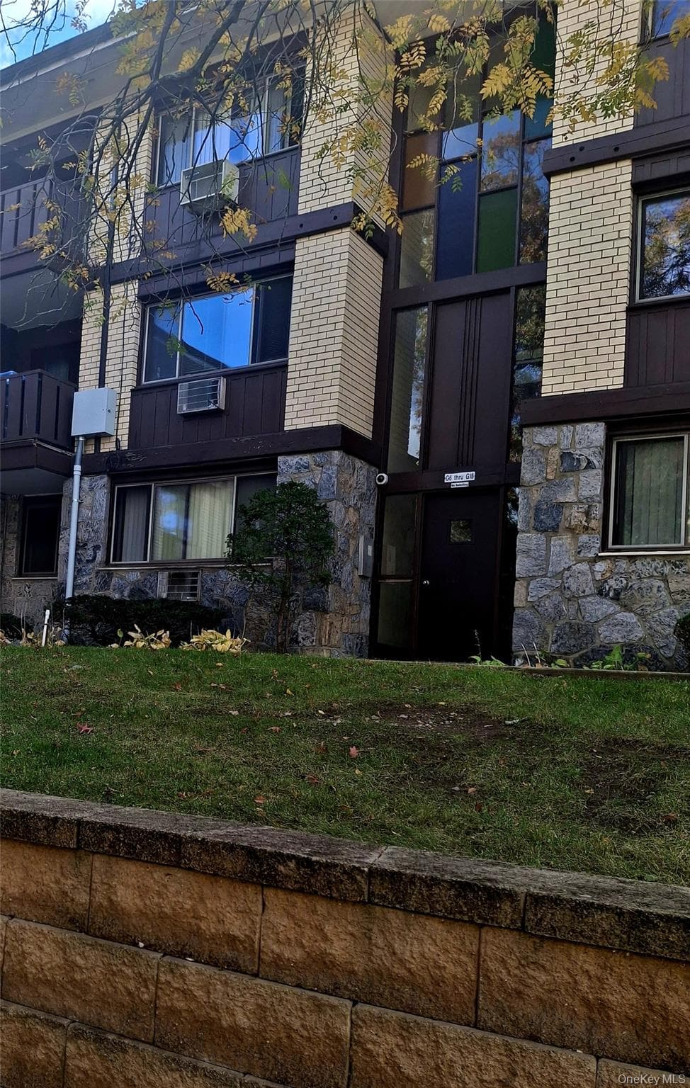250 North Main Street Unit: F20, Spring Valley
