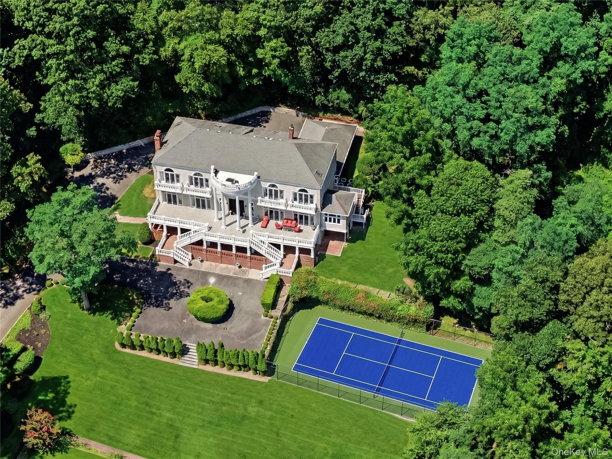 1007 W Shore Road, Mill Neck
