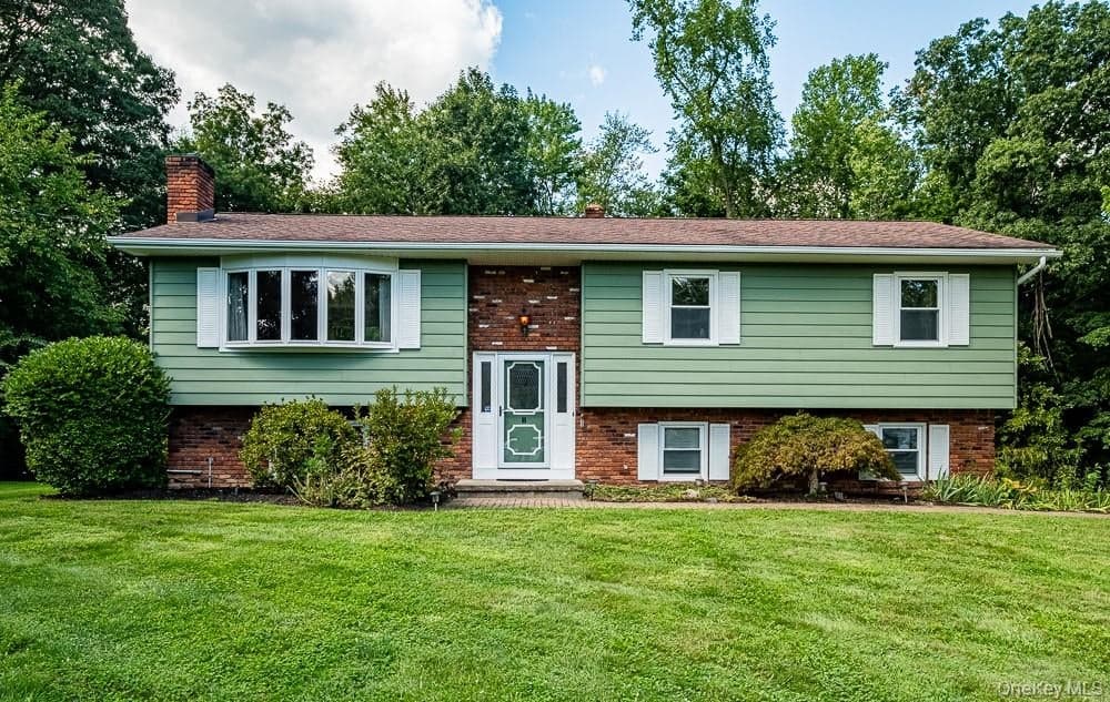 8 W Caroline Drive, Wappingers Falls
