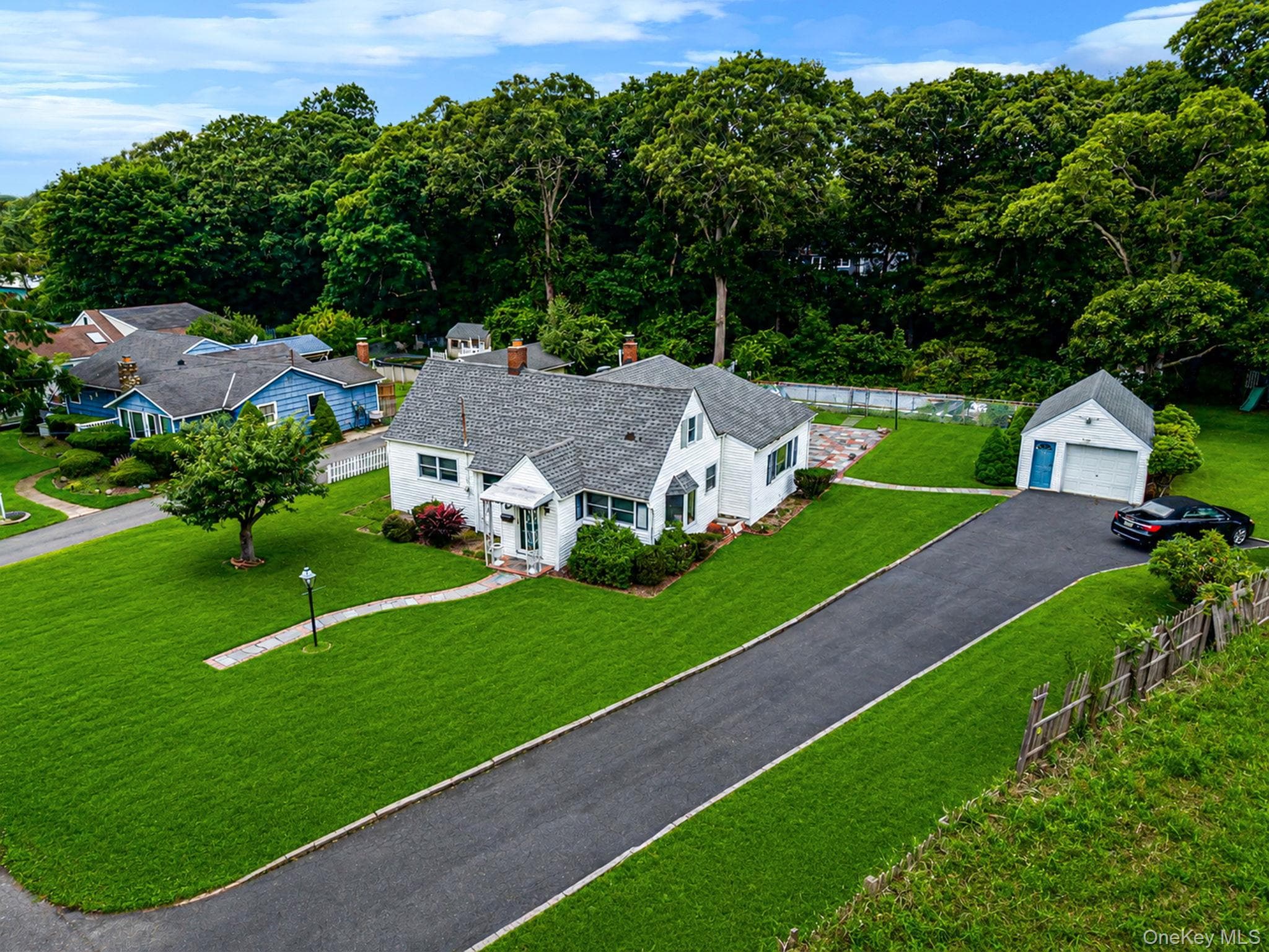 1 E Jackwill Road, East Patchogue