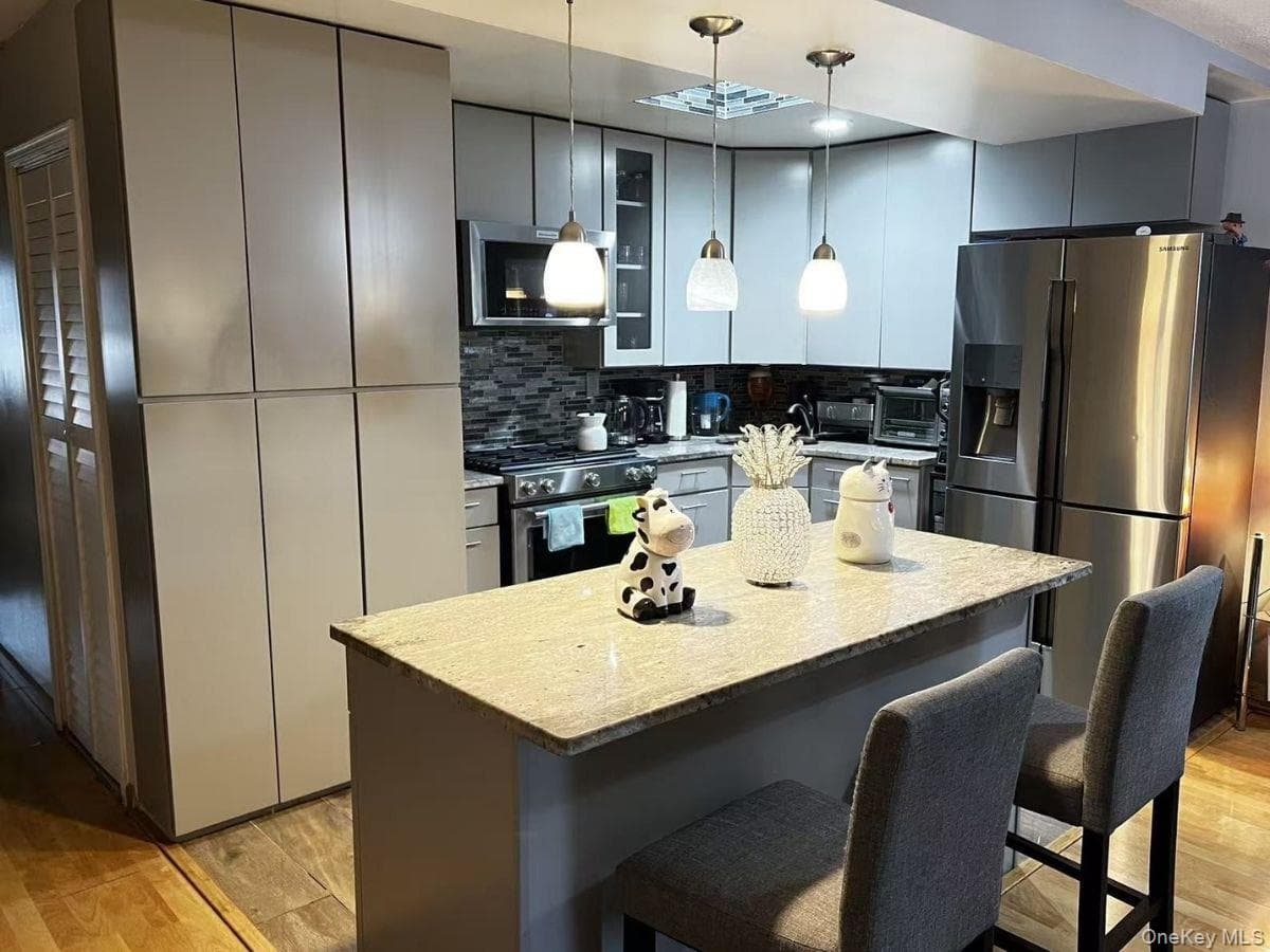 75-22 Parsons Boulevard Unit: D3, Fresh Meadows