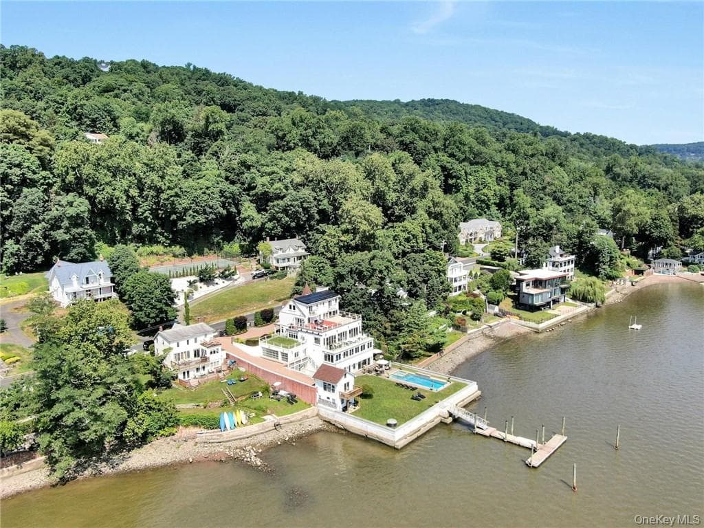 74 River Road, Nyack