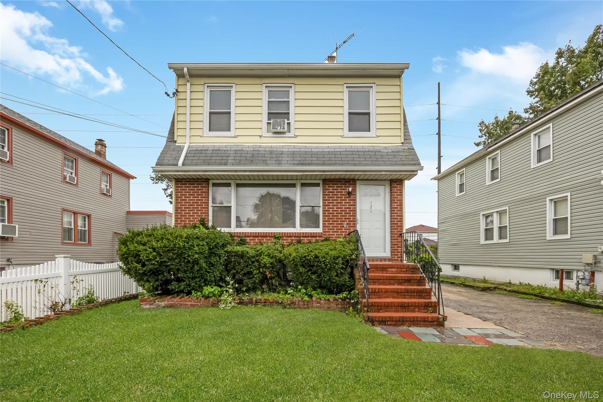 121 Cochran Place, Valley Stream