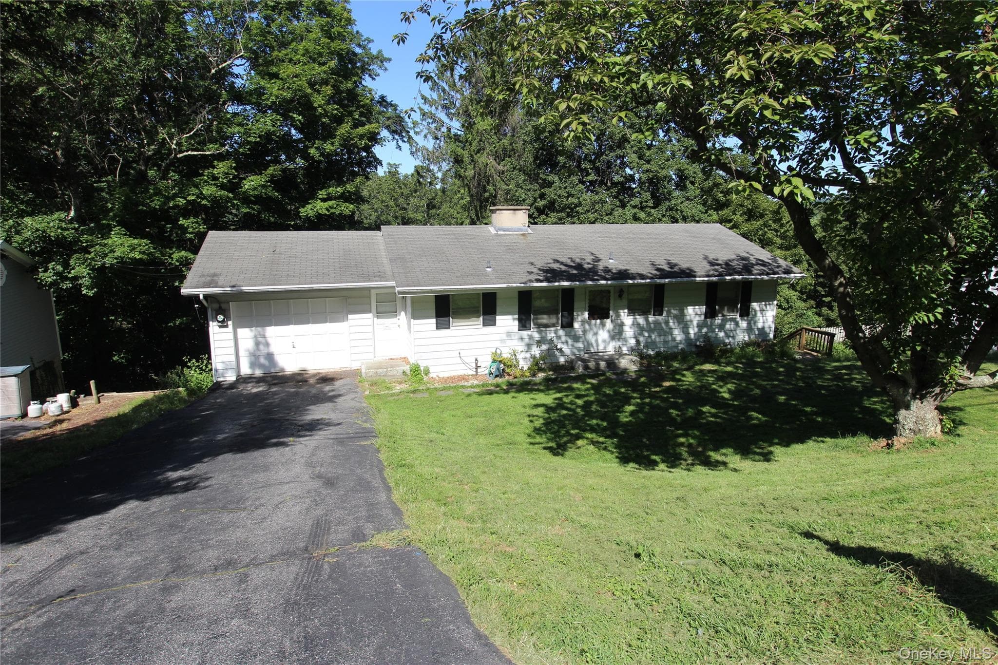 661 Warren Avenue, Thornwood