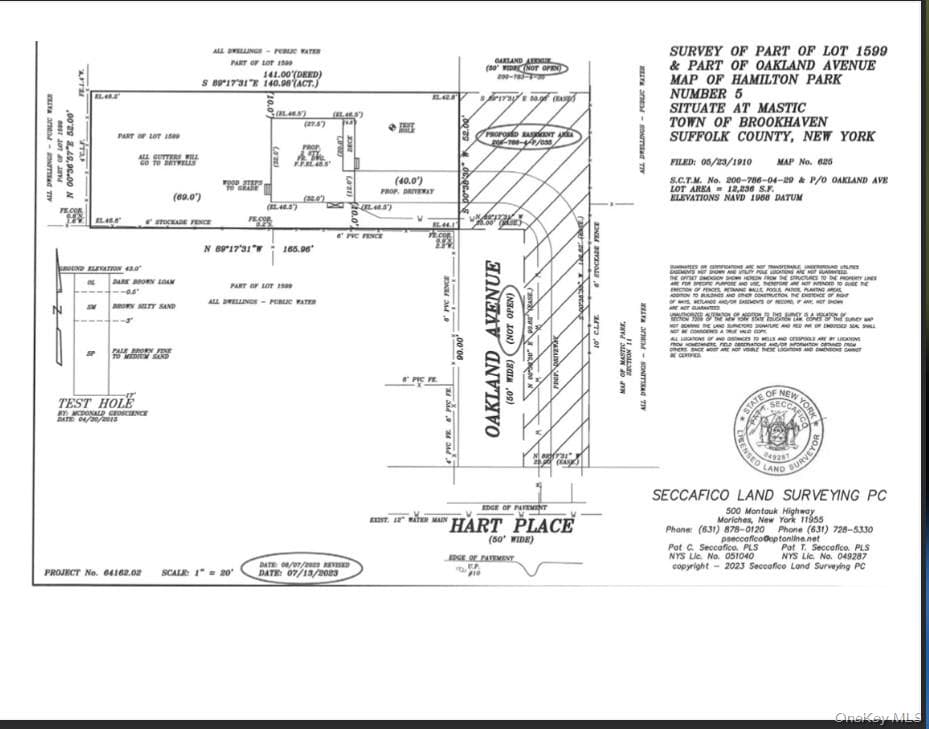 45O Oakland Avenue, Mastic